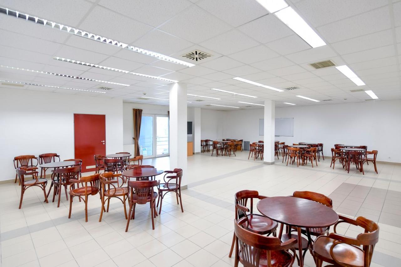 Campus Hotel Дебрецен Экстерьер фото