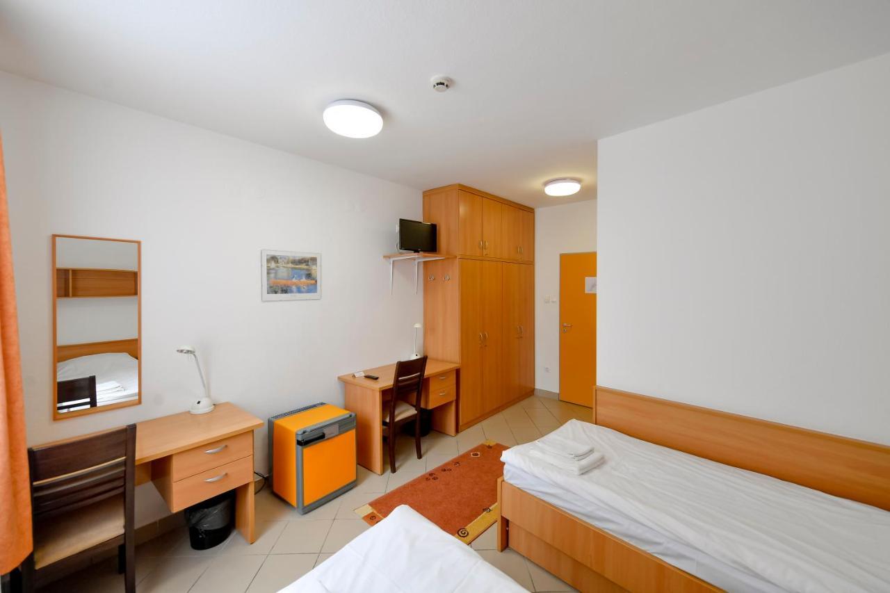 Campus Hotel Дебрецен Экстерьер фото