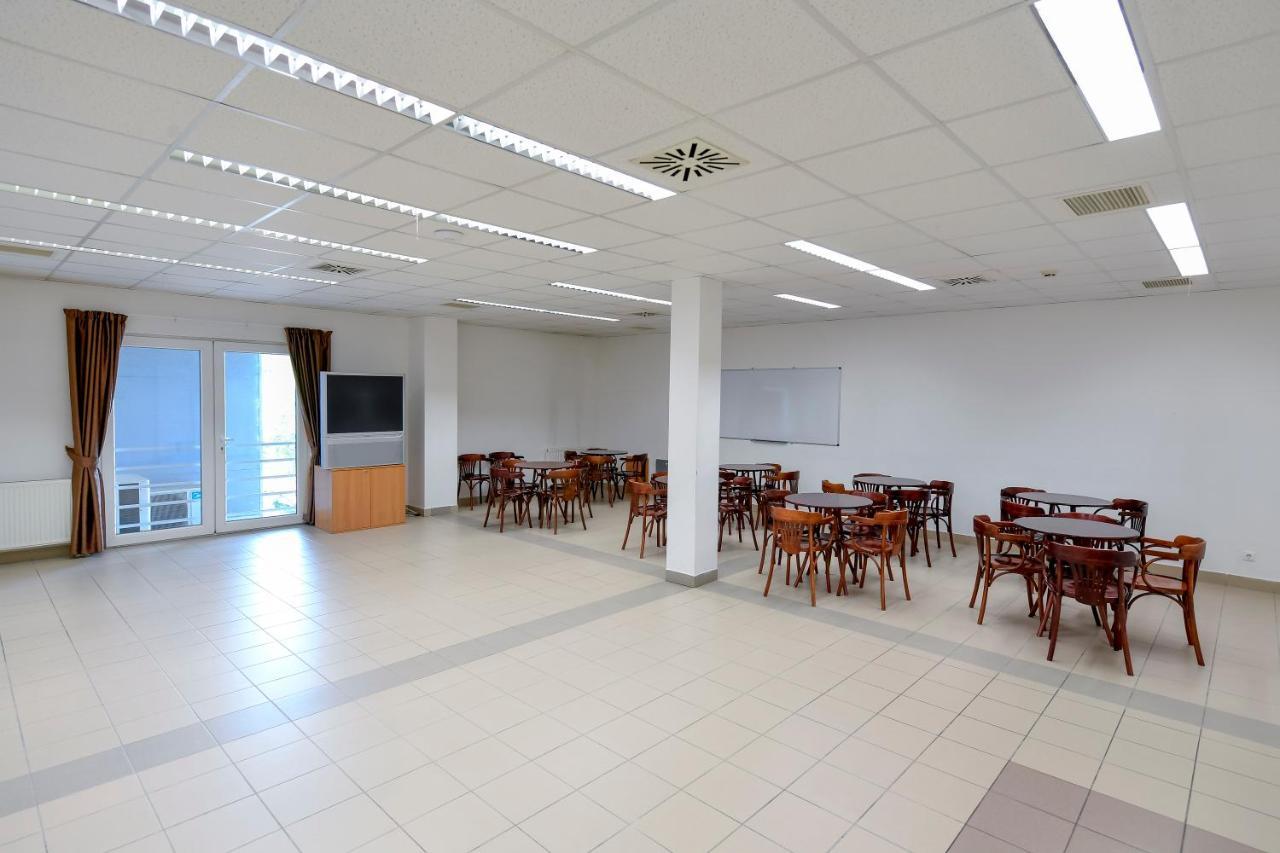 Campus Hotel Дебрецен Экстерьер фото
