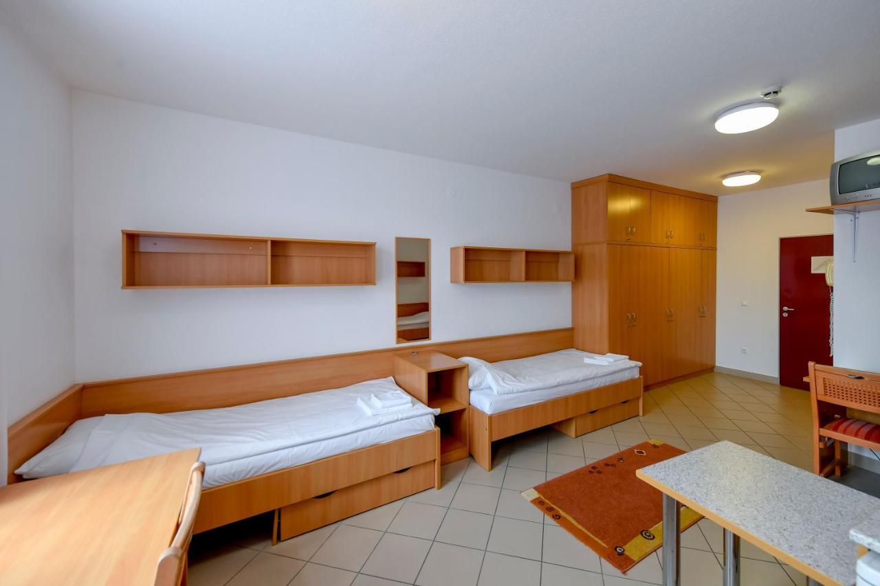 Campus Hotel Дебрецен Экстерьер фото