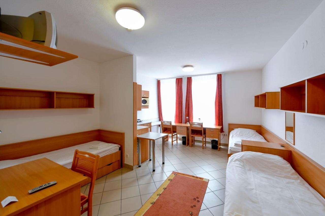 Campus Hotel Дебрецен Экстерьер фото