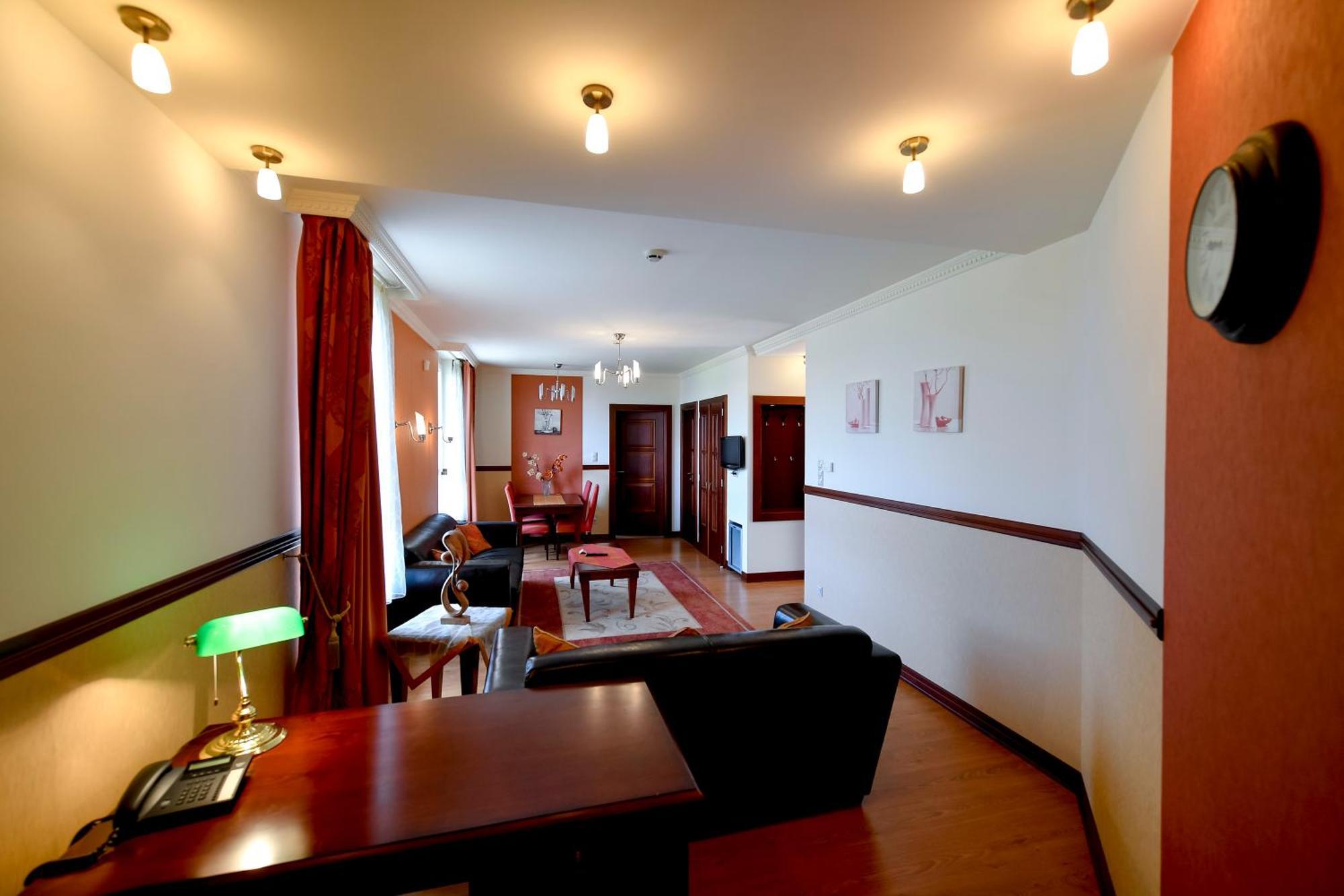 Campus Hotel Дебрецен Экстерьер фото